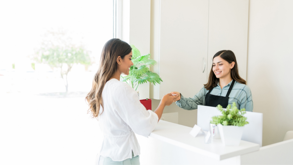 Comment l’IA révolutionne le mystery shopping : exemples concrets et bénéfices pour les entreprises